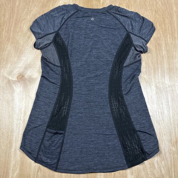 Lululemon Women’s Gray & Black Short Sleeve Athletic Performance Top Size Large - Picture 3 of 4